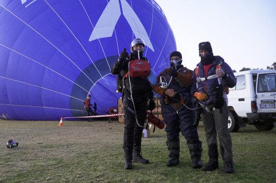 مغامر يقفز من منطاد على ارتفاع 24 ألف قدم بعد مشكلة مفاجئة في الهواء! صورة رقم 14