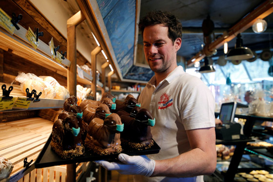 بالصور: هذا ما فعله صانعو الشوكولاتة لحث الناس على البقاء بالمنزل صورة رقم 14