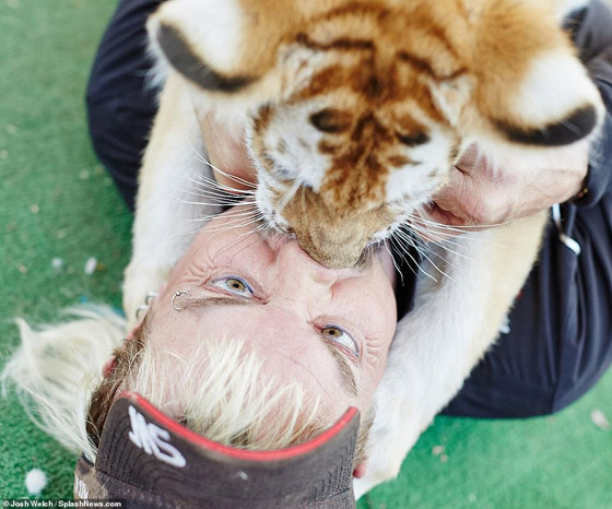 تحد جديد يجتاح الإنترنت.. و