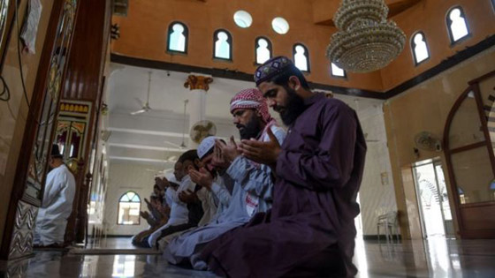 فيروس كورونا: لماذا يصر البعض على التجمع من أجل الصلاة في زمن الوباء؟ صورة رقم 3 فيروس كورونا: لماذا يصر البعض على التجمع من أجل الصلاة في زمن الوباء؟ صورة رقم 3