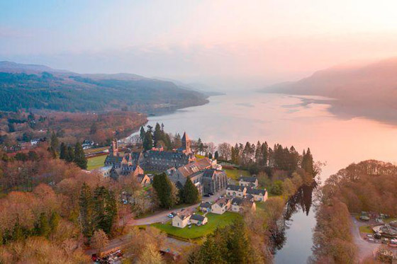 بالصور: تعرفوا إلى 12 من أجمل البحيرات الرائعة والخلابة حول العالم صورة رقم 2