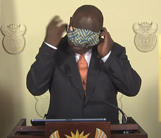 فيديو طريف: الكمامة تحرج رئيس جنوب إفريقيا.. وضعها علي عينيه! صورة رقم 6