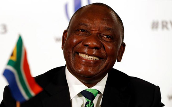 فيديو طريف: الكمامة تحرج رئيس جنوب إفريقيا.. وضعها علي عينيه! صورة رقم 11