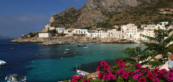 جزيرة إيطالية تتحمل تذاكر الطيران والإقامة لجذب السياح صورة رقم 5