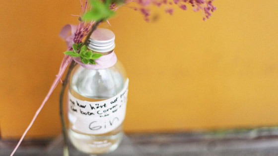 مطعم آمن من كورونا.. يضم كرسيا واحدا وطاولة واحدة وبدون نادل صورة رقم 6