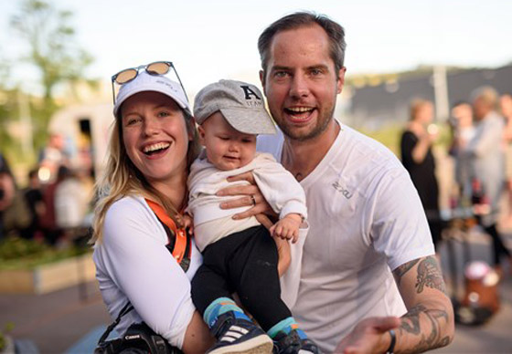 مطعم آمن من كورونا.. يضم كرسيا واحدا وطاولة واحدة وبدون نادل صورة رقم 2