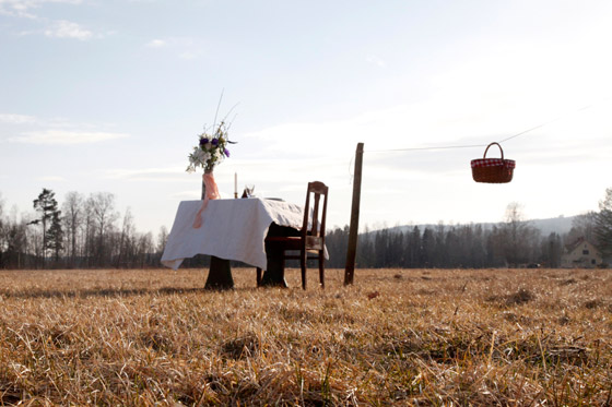 مطعم آمن من كورونا.. يضم كرسيا واحدا وطاولة واحدة وبدون نادل صورة رقم 4