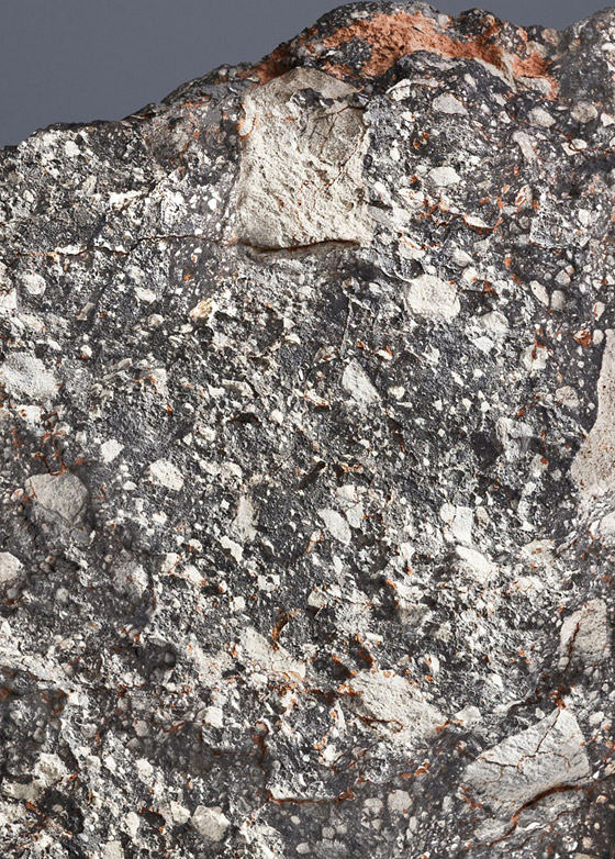 قطعة من القمر بحجم كرة القدم للبيع بسعر خيالي جنوني! صور صورة رقم 3