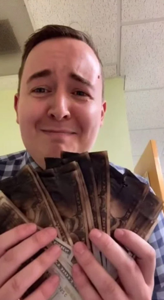  فيديو وصور: امريكي يضع 730 دولار في المايكرويف ليقتل كورونا فحرقها! صورة رقم 3