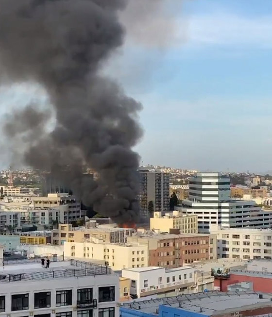 بالفيديو والصور.. دخان الحريق يكسو لوس أنجلوس بعد انفجار ضخم صورة رقم 20 بالفيديو والصور.. دخان الحريق يكسو لوس أنجلوس بعد انفجار ضخم صورة رقم 20