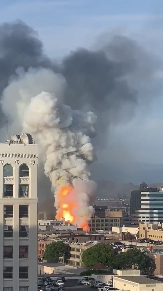 بالفيديو والصور.. دخان الحريق يكسو لوس أنجلوس بعد انفجار ضخم صورة رقم 28 بالفيديو والصور.. دخان الحريق يكسو لوس أنجلوس بعد انفجار ضخم صورة رقم 28