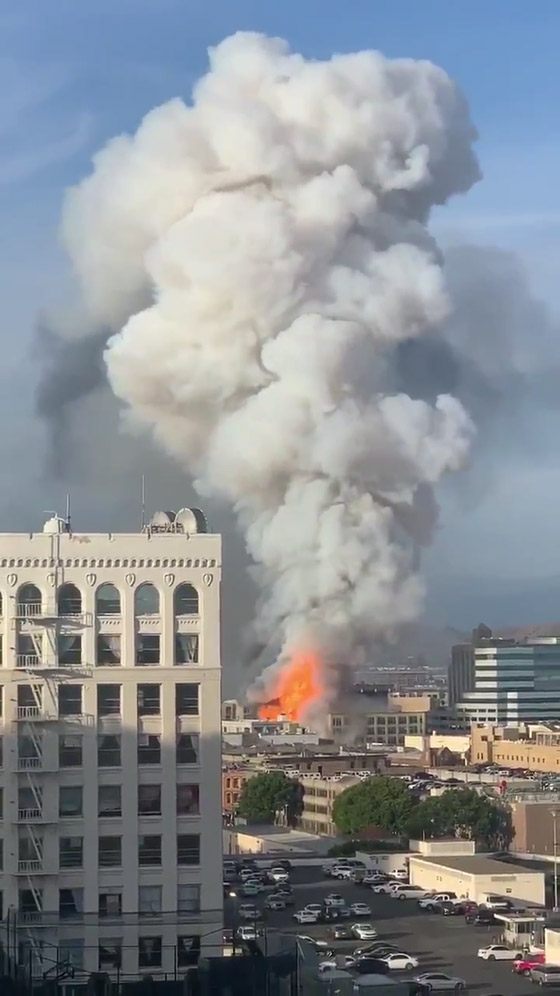 بالفيديو والصور.. دخان الحريق يكسو لوس أنجلوس بعد انفجار ضخم صورة رقم 29 بالفيديو والصور.. دخان الحريق يكسو لوس أنجلوس بعد انفجار ضخم صورة رقم 29