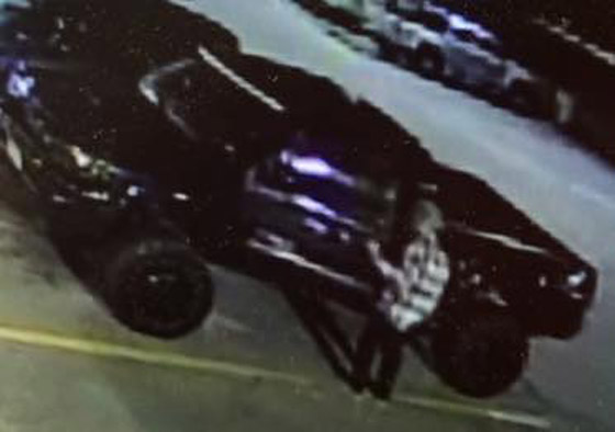 سرقا المتجر متنكران ببطيختين على الراس.. وفيسبوك أوقع بهما! صور صورة رقم 3