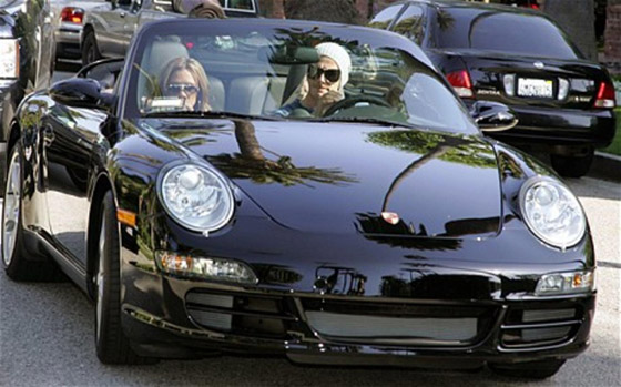 بالصور: أي ثنائي من المشاهير والنجوم يمتلك أروع السيارات؟ صورة رقم 1