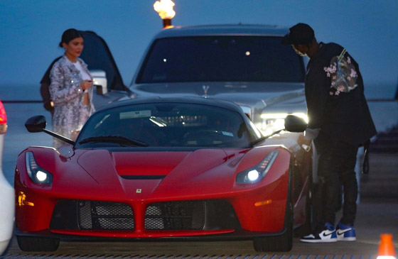 بالصور: أي ثنائي من المشاهير والنجوم يمتلك أروع السيارات؟ صورة رقم 2