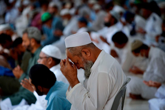 تكبيرات بلا مصلين.. هكذا احتفل العالم بعيد الفطر مع جائحة كورونا! صورة رقم 7 تكبيرات بلا مصلين.. هكذا احتفل العالم بعيد الفطر مع جائحة كورونا! صورة رقم 7
