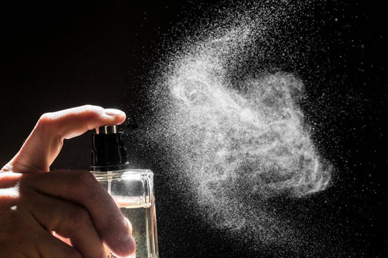 لبقاء رائحة العطر.. إليكم خطوات بسيطة ونصائح لعطر أخاذ يدوم طويلا! صورة رقم 3 لبقاء رائحة العطر.. إليكم خطوات بسيطة ونصائح لعطر أخاذ يدوم طويلا! صورة رقم 3