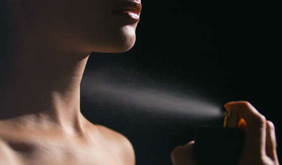 لبقاء رائحة العطر.. إليكم خطوات بسيطة ونصائح لعطر أخاذ يدوم طويلا! صورة رقم 8 لبقاء رائحة العطر.. إليكم خطوات بسيطة ونصائح لعطر أخاذ يدوم طويلا! صورة رقم 8