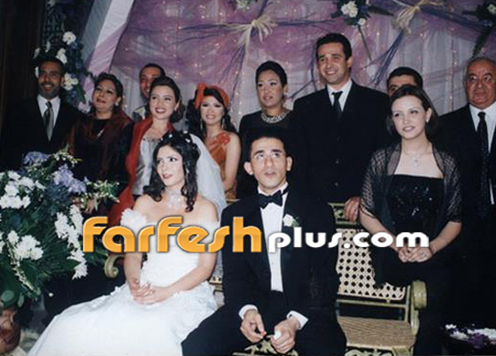 أحمد حلمي ومنى زكي يحتفلان بعيد زواجهما الـ22.. صور ولقطات نادرة من حفل زفافهما صورة رقم 7