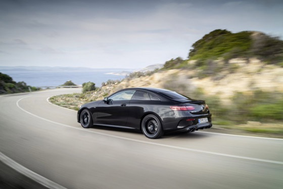 شاهد الفخامة... مرسيدس تكشف عن E-Class كوبيه وكابريوليه الجديدتين بجميع الفئات صورة رقم 6