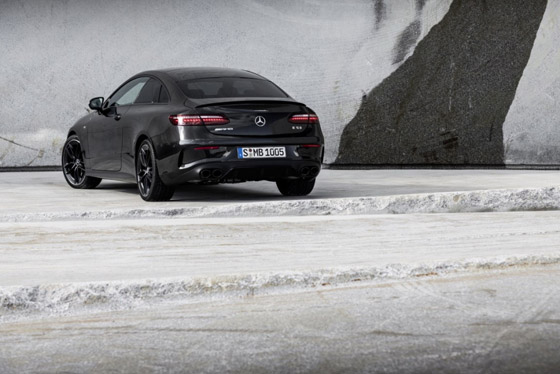 شاهد الفخامة... مرسيدس تكشف عن E-Class كوبيه وكابريوليه الجديدتين بجميع الفئات صورة رقم 9