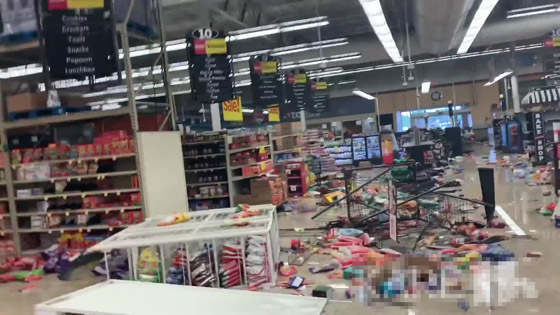 خراب بمتجر فلسطيني بأمريكا بعد خنق وقتل الأمريكي جورج فلويد! فيديو صورة رقم 12