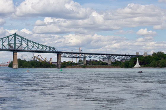 في حدث نادر وواقعة غير مألوفة.. رصد حوت أحدب تائه في مونتريال صورة رقم 11