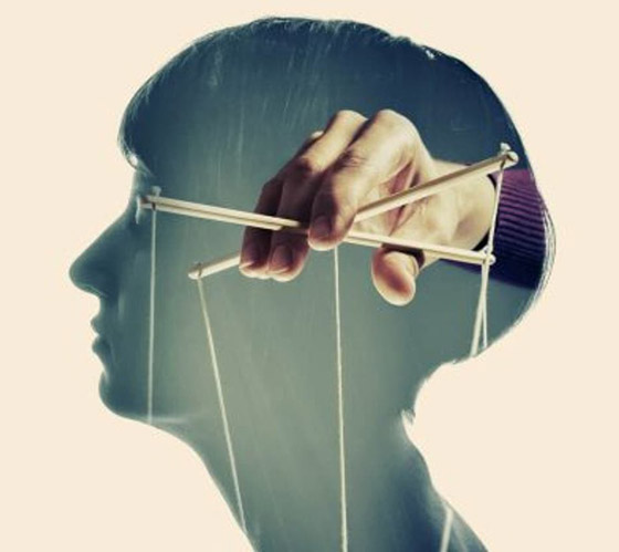 أبراج تهوى التلاعب بعقول الآخرين.. يجعلونهم يتصرفون حسب اختيارهم صورة رقم 3