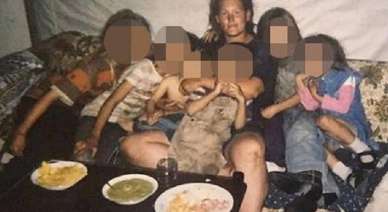 رحلة في الجحيم.. اختطفها لمدة 20 عاما وأجبرها على إنجاب 9 أطفال! صورة رقم 8