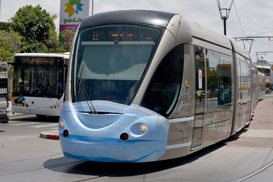 بالصور.. الترام في المغرب يرتدي الكمامة صورة رقم 3