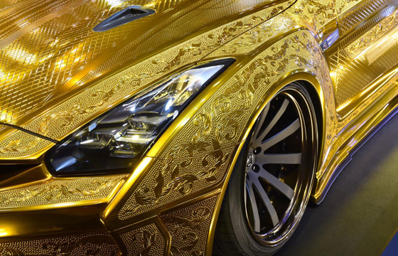 صور أغرب أشياء اشتراها الأمراء العرب: حمام من الذهب وسيارة من الماس صورة رقم 1