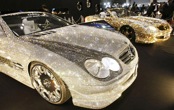 صور أغرب أشياء اشتراها الأمراء العرب: حمام من الذهب وسيارة من الماس صورة رقم 9