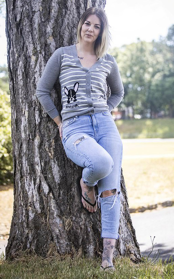 أجرت عملية لعلاج صوتها فاستفاقت وهي تتحدث 4 لغات ولهجات مختلفة! صورة رقم 5