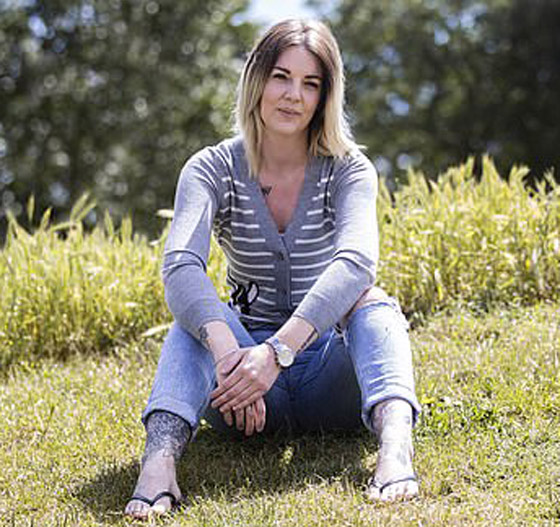 أجرت عملية لعلاج صوتها فاستفاقت وهي تتحدث 4 لغات ولهجات مختلفة! صورة رقم 6