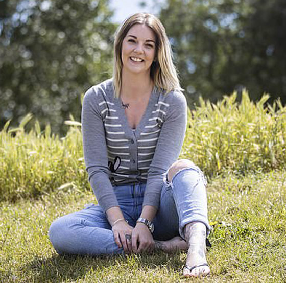 أجرت عملية لعلاج صوتها فاستفاقت وهي تتحدث 4 لغات ولهجات مختلفة! صورة رقم 7