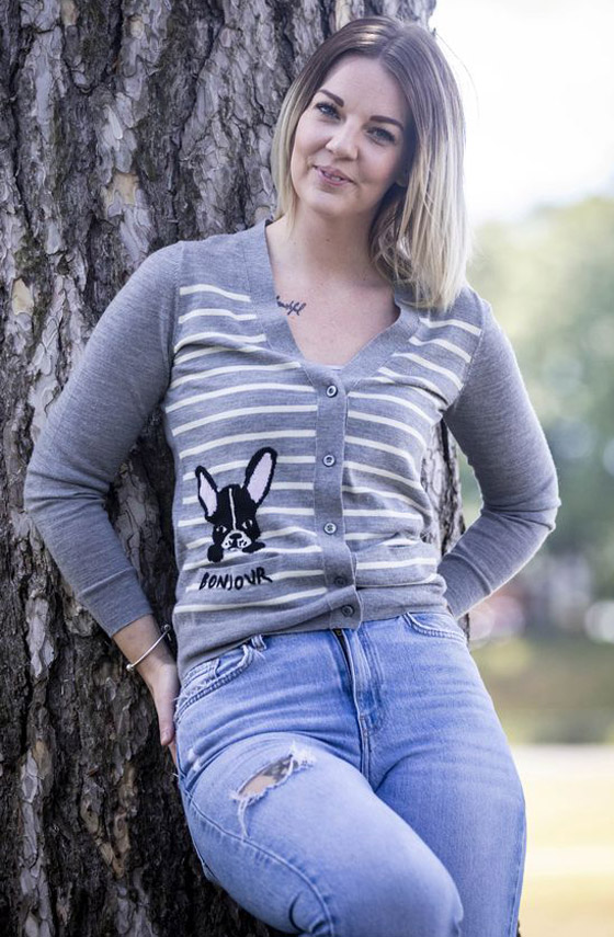 أجرت عملية لعلاج صوتها فاستفاقت وهي تتحدث 4 لغات ولهجات مختلفة! صورة رقم 10