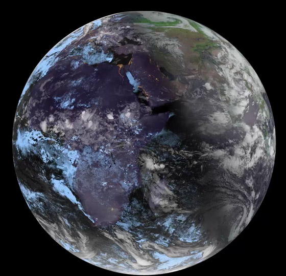 من الفضاء هذه المرة.. لقطات مبهرة خلابة للكسوف الشمسي الحلقي صورة رقم 8