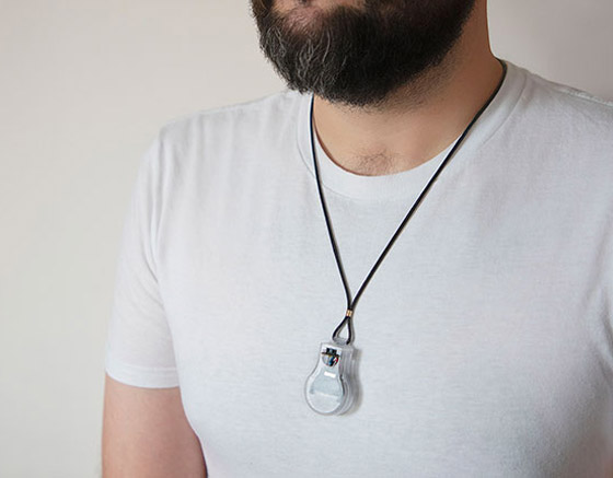 ناسا تصمم قلادة تذكرك بعدم لمس وجهك لحمايتك من كورونا.. فيديو صورة رقم 5