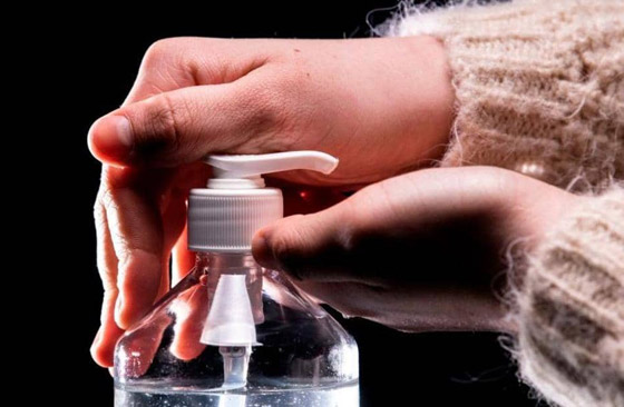 وفاة 3 أشخاص وإصابة رابع بالعمى بعد تناولهم معقم اليدين! صورة رقم 2 وفاة 3 أشخاص وإصابة رابع بالعمى بعد تناولهم معقم اليدين! صورة رقم 2
