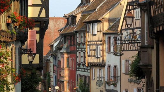 ابتعد عن الصخب واقض عطلة سياحية هادئة.. إليك أجمل القرى الأوروبية صورة رقم 7