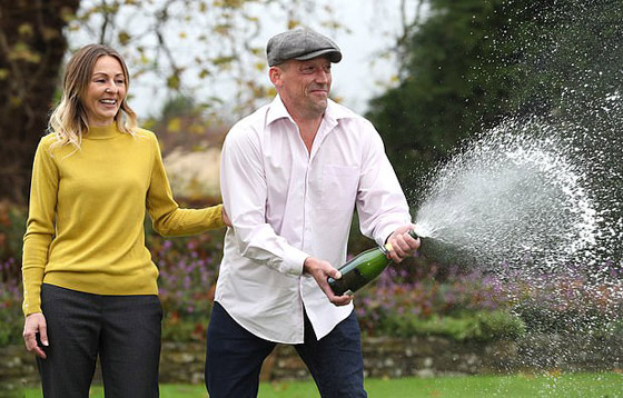 زوجان يفوزان بأكثر من 130 مليون دولار.. ويتصرفان بغرابة! صورة رقم 2