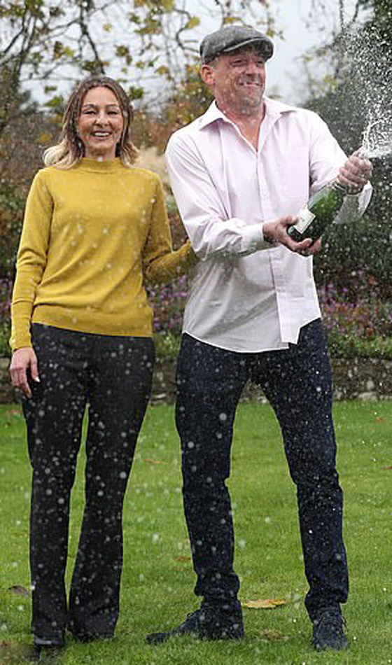 زوجان يفوزان بأكثر من 130 مليون دولار.. ويتصرفان بغرابة! صورة رقم 10