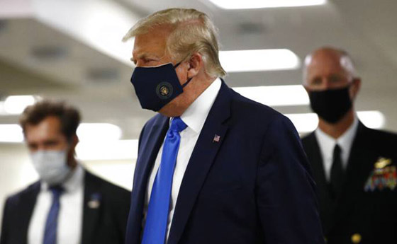 الرئيس الأمريكي دونالد ترامب يرتدي كمامة في مكان عام لأول مرة! صورة رقم 5 الرئيس الأمريكي دونالد ترامب يرتدي كمامة في مكان عام لأول مرة! صورة رقم 5