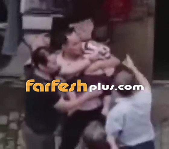 بالفيديو.. رجل ينقذ طفلا من الموت بعد سقوط مخيف من الطابق الخامس صورة رقم 7 بالفيديو.. رجل ينقذ طفلا من الموت بعد سقوط مخيف من الطابق الخامس صورة رقم 7