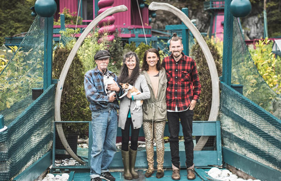 بنيا جزيرة منفصلة عن العالم منذ 29 عاماً..كيف يعيش ثنائي في عزلة تامة؟ صورة رقم 16