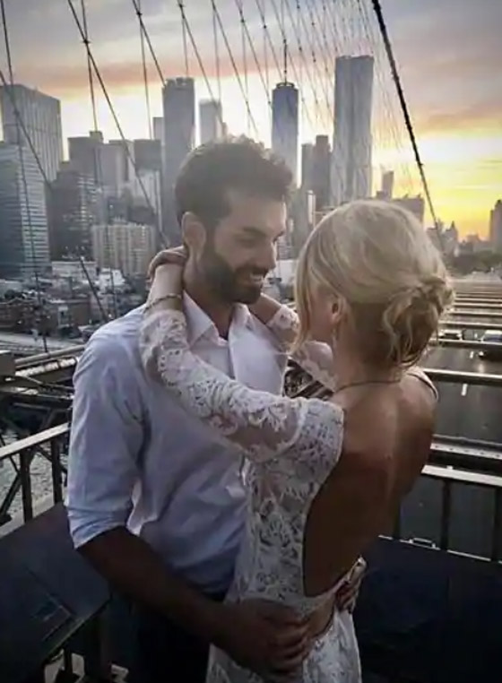 عابرة سبيل تخلد ذكرى زفاف زوجين في صورة نالت التعاطف والإعجاب! صورة رقم 5