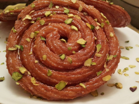 أقراص ذهبية مغطسة بالقطر.. إليكم طريقة تحضير المشبك في المنزل صورة رقم 3 أقراص ذهبية مغطسة بالقطر.. إليكم طريقة تحضير المشبك في المنزل صورة رقم 3