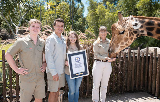 أطول زرافة في العالم تدخل موسوعة غينيس.. طوله 5.7 متر وله 10 صغار صورة رقم 6