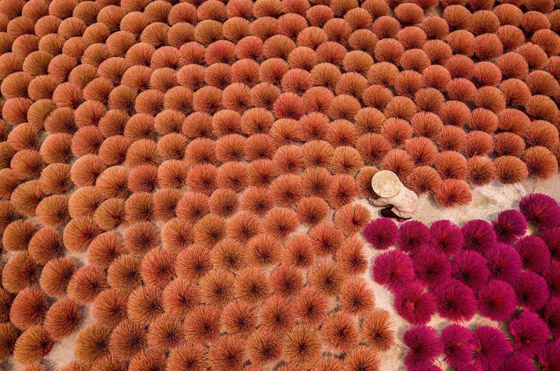 صور مدهشة: مشاهد مبهرة من الألوان الزاهية في قرية البخور في فيتنام صورة رقم 5