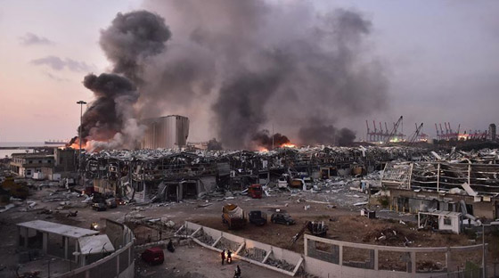 يواجهون تهم الإهمال.. قاضٍ لبناني يتهم رئيس الوزراء ووزراء سابقين في انفجار مرفأ بيروت صورة رقم 5